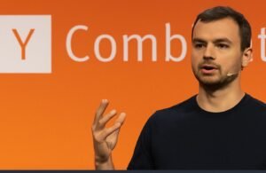 Karpathy desde Y Combinator: “Construid software pensando en agentes. Pero atadlos corto.”