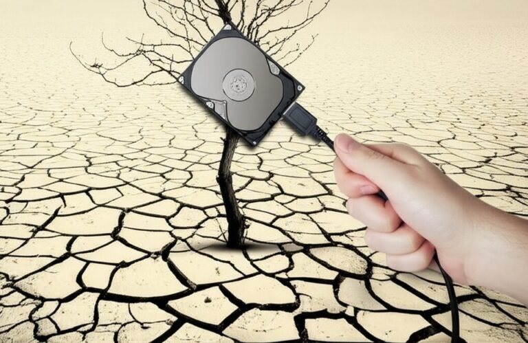 Reino Unido pide a sus ciudadanos borrar fotos antiguas: ¿Una solución real para la sequía digital?