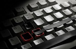 Moderación de Contenido: El Delicado Equilibrio de la Libertad en la Red