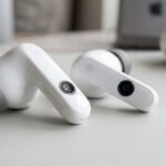 Un vídeo filtrado muestra en acción los nuevos AirPods con cámara de Apple